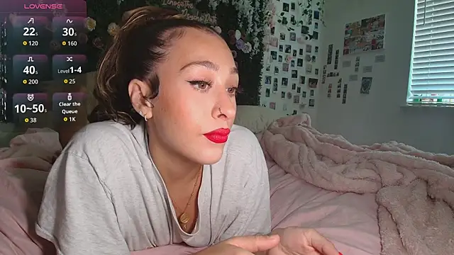 LyraCovee online show from 06-27-26, 12:37