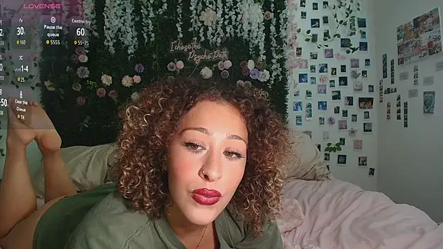 LyraCovee online show from 07-27-26, 12:28
