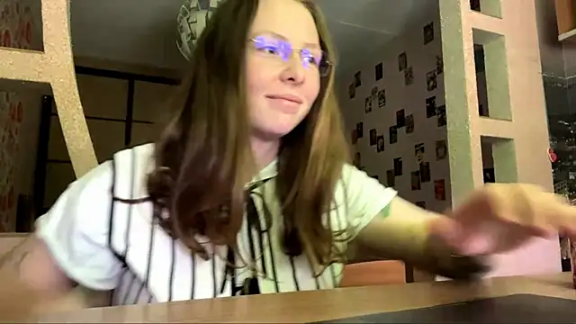 AlisonOhlmacher online show from 06-12-26, 10:25