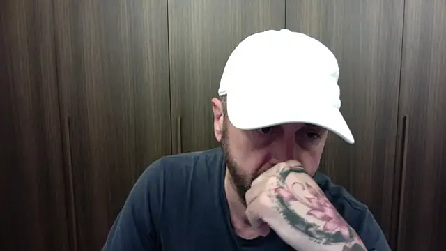Topinkiss online show from 06-08-26, 05:57