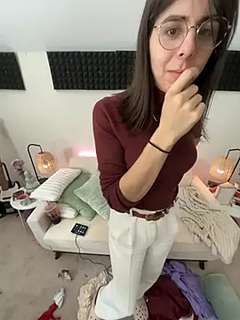 itschloelaurent online show from 06-17-26, 02:07