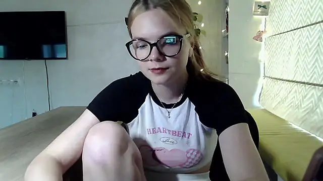 AvrilGillig online show from 06-21-26, 02:19