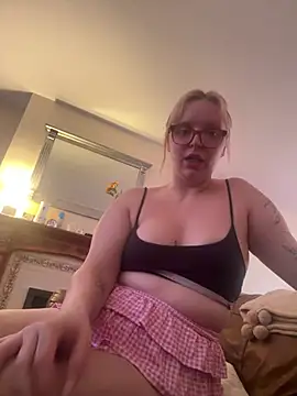 lucyyyxoxo online show from 07-23-26, 04:05