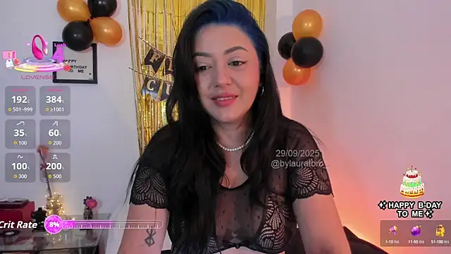 Snapshot of LauraToro_ chatting on 09-29-25, 01:38 LauraToro  online show from 09-29-25, 01:38