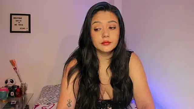 LauraToro  online show from 11-29-25, 09:23