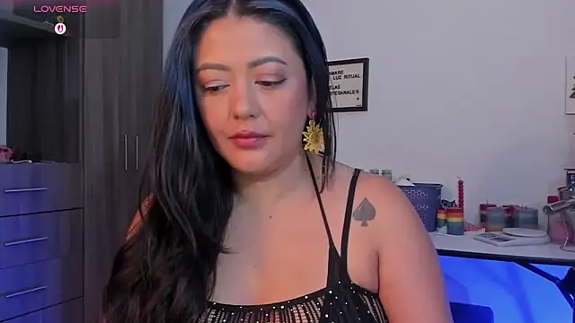 Snapshot of LauraToro_ chatting on 05-04-26, 09:11 LauraToro online show from 05-04-26, 09:11