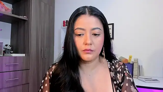 Snapshot of LauraToro_ chatting on 06-16-26, 01:36 LauraToro online show from 06-16-26, 01:36