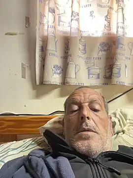 Snapshot of GeldenKuy chatting on 06-10-26, 06:12 GeldenKuy online show from 06-10-26, 06:12