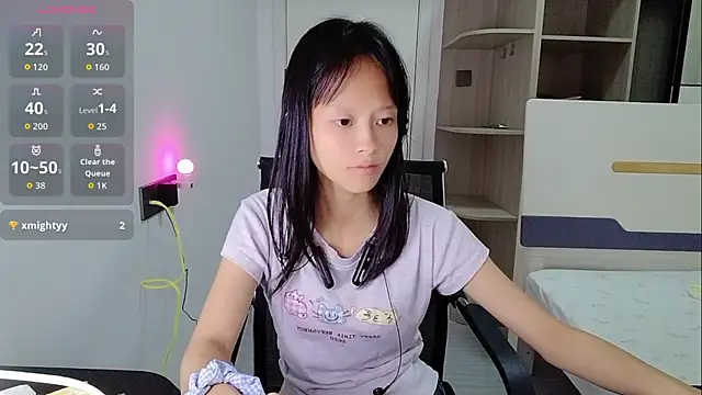 Snapshot of xiaoyu-22 chatting on 06-10-26, 08:13 xiaoyu-22 online show from 06-10-26, 08:13