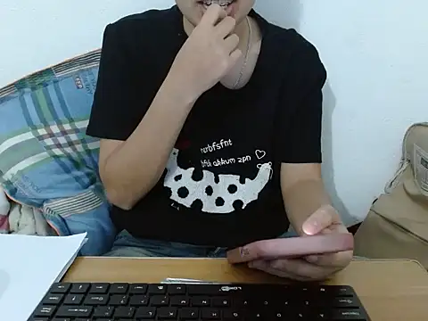 Snapshot of ThuyTien279 chatting on 07-08-26, 04:00 ThuyTien279 online show from 07-08-26, 04:00