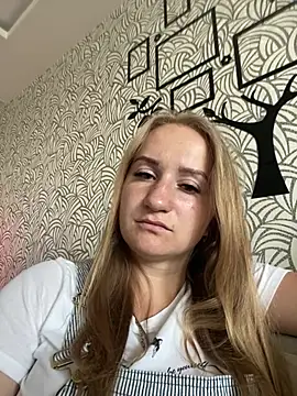Emilia kis online show from 06-11-26, 10:35