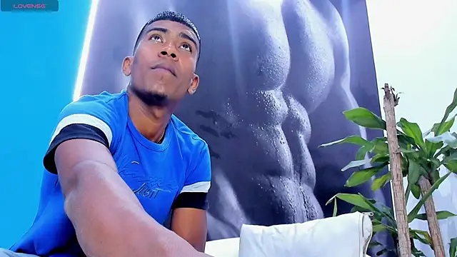Snapshot of Axel_hunter15 chatting on 06-18-26, 09:52 Axel hunter15 online show from 06-18-26, 09:52