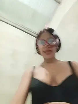 Snapshot of dulce_amber21 chatting on 06-11-26, 12:36 dulce amber21 online show from 06-11-26, 12:36