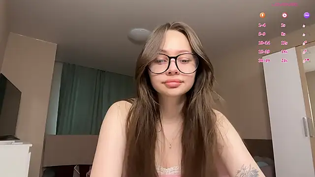 Snapshot of Shycutiee chatting on 06-18-26, 06:35 Shycutiee online show from 06-18-26, 06:35