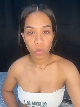Snapshot of Thasie chatting on 06-19-26, 05:56 Thasie online show from 06-19-26, 05:56