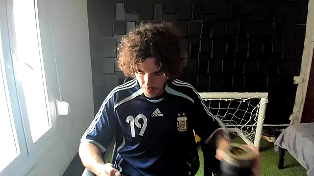 Snapshot of SoccerPlayerr chatting on 06-11-26, 06:55 SoccerPlayerr online show from 06-11-26, 06:55
