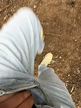 Snapshot of Skinnyrisky chatting on 06-11-26, 01:31 Skinnyrisky online show from 06-11-26, 01:31