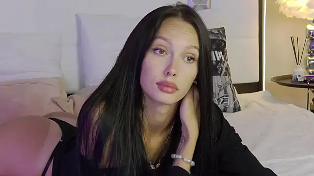Lia tins online show from 07-17-26, 03:02