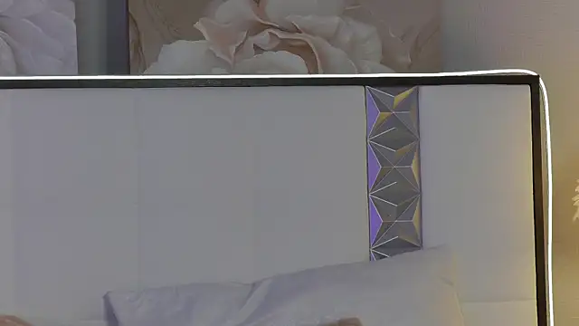 Lia tins online show from 07-18-26, 04:05