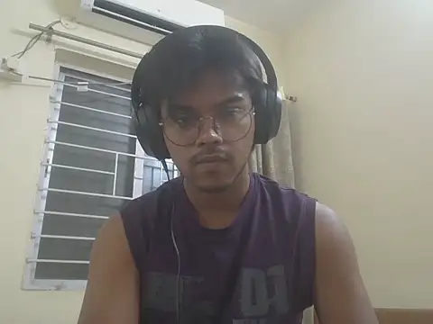 Snapshot of shady093 chatting on 06-15-26, 06:43 shady093 online show from 06-15-26, 06:43