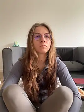 Snapshot of Isabella_honey chatting on 06-15-26, 03:47 Isabella honey online show from 06-15-26, 03:47