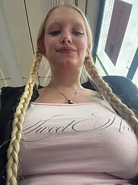 Elfi InPublic online show from 07-08-26, 04:06