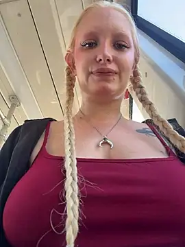 Elfi InPublic online show from 07-12-26, 04:25