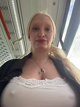 Elfi InPublic online show from 07-16-26, 04:07