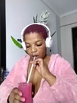 SweetestBootyXxX online show from 07-17-26, 06:24