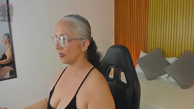 catalina villan online show from 07-15-26, 06:46