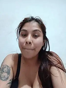 Snapshot of Batsheva chatting on 06-19-26, 04:06 Batsheva online show from 06-19-26, 04:06