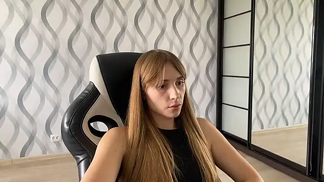 Miss Luna meow online show from 06-16-26, 10:40