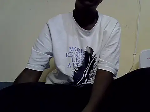 Snapshot of African_petite_godess chatting on 06-16-26, 03:58 African petite godess online show from 06-16-26, 03:58