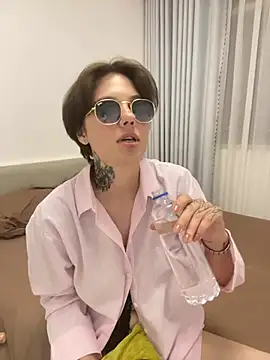 Lorysoon online show from 06-20-26, 05:27