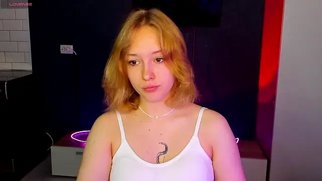 Snapshot of rikkitikkitavik chatting on 06-25-26, 12:32 rikkitikkitavik online show from 06-25-26, 12:32