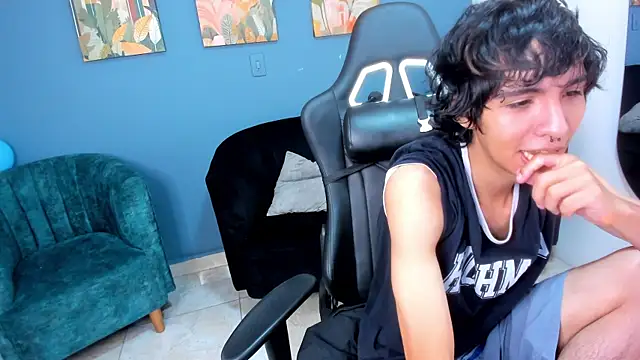 justin twink20 online show from 07-23-26, 12:47