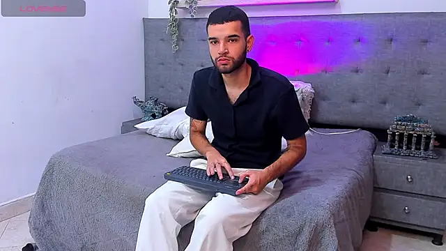 elliot flame online show from 07-03-26, 04:02