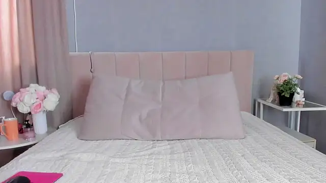 Snapshot of MissMiaTv chatting on 03-01-25, 07:30 MissMiaTv online show from 03-01-25, 07:30