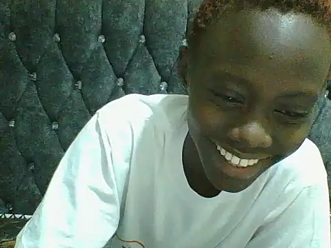 Snapshot of Tish_Leylah chatting on 06-17-26, 04:41 Tish Leylah online show from 06-17-26, 04:41