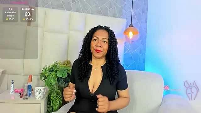 Nahomi Dominique online show from 07-04-26, 12:44