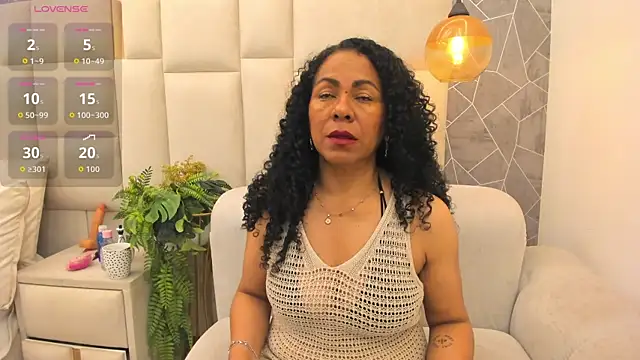 Nahomi Dominique online show from 07-07-26, 12:53