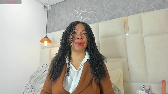 Nahomi Dominique online show from 07-08-26, 12:53