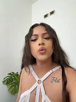 Snapshot of MilaHank chatting on 06-26-26, 06:12 MilaHank online show from 06-26-26, 06:12