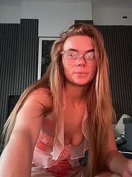 Snapshot of TaliaWhiteX chatting on 06-25-26, 08:24 TaliaWhiteX online show from 06-25-26, 08:24