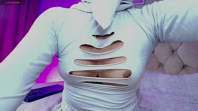 Pinkie Amour online show from 07-19-26, 01:42