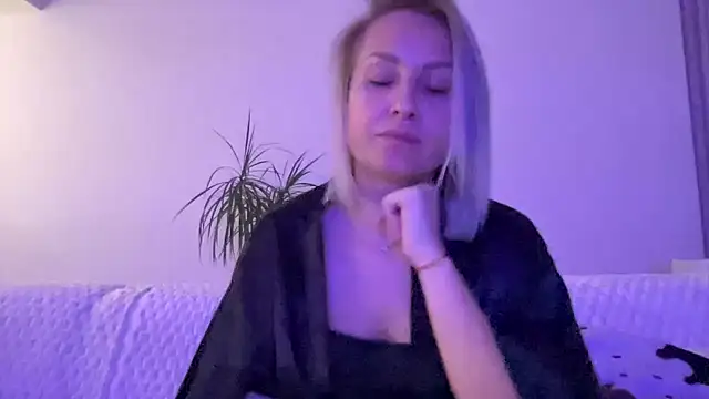 Delissaxx online show from 07-15-26, 06:46
