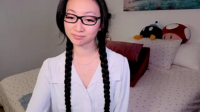 MySweetSofie online show from 10-28-25, 07:16