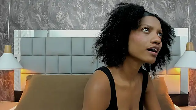 Snapshot of gia_bell chatting on 07-26-26, 04:36 gia bell online show from 07-26-26, 04:36