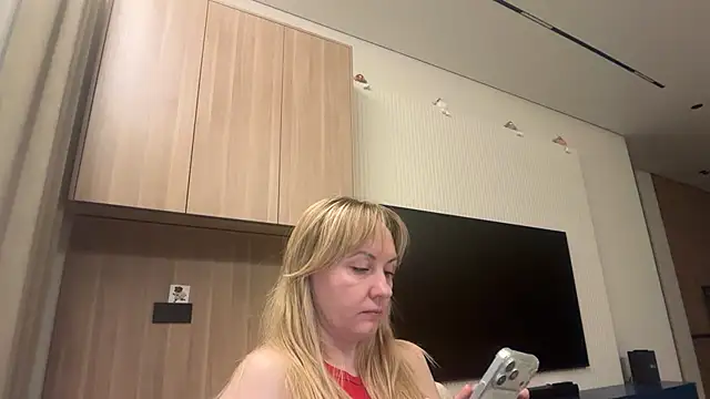 Snapshot of Dorielle chatting on 06-25-26, 06:01 Dorielle online show from 06-25-26, 06:01