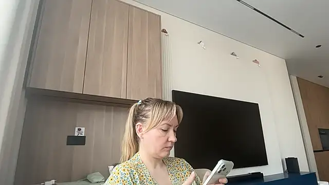 Snapshot of Dorielle chatting on 06-26-26, 06:29 Dorielle online show from 06-26-26, 06:29